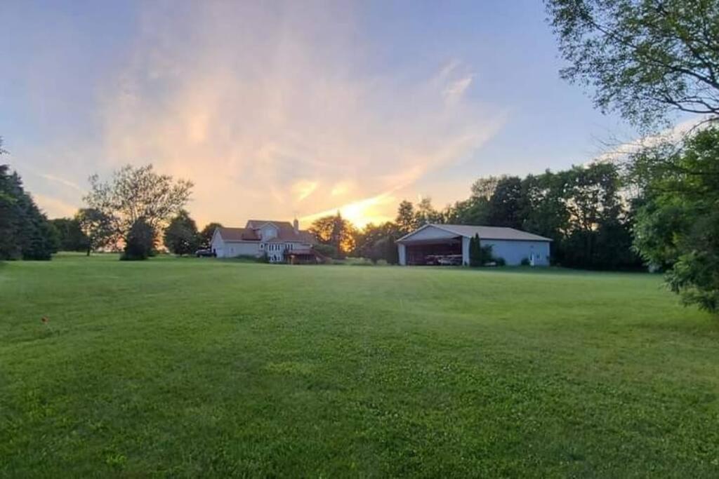 Villa House On Grass Runway With Fly-In/Fly-Out Access Tecumseh Exterior foto