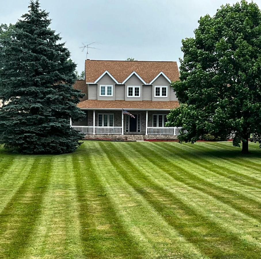 Villa House On Grass Runway With Fly-In/Fly-Out Access Tecumseh Exterior foto
